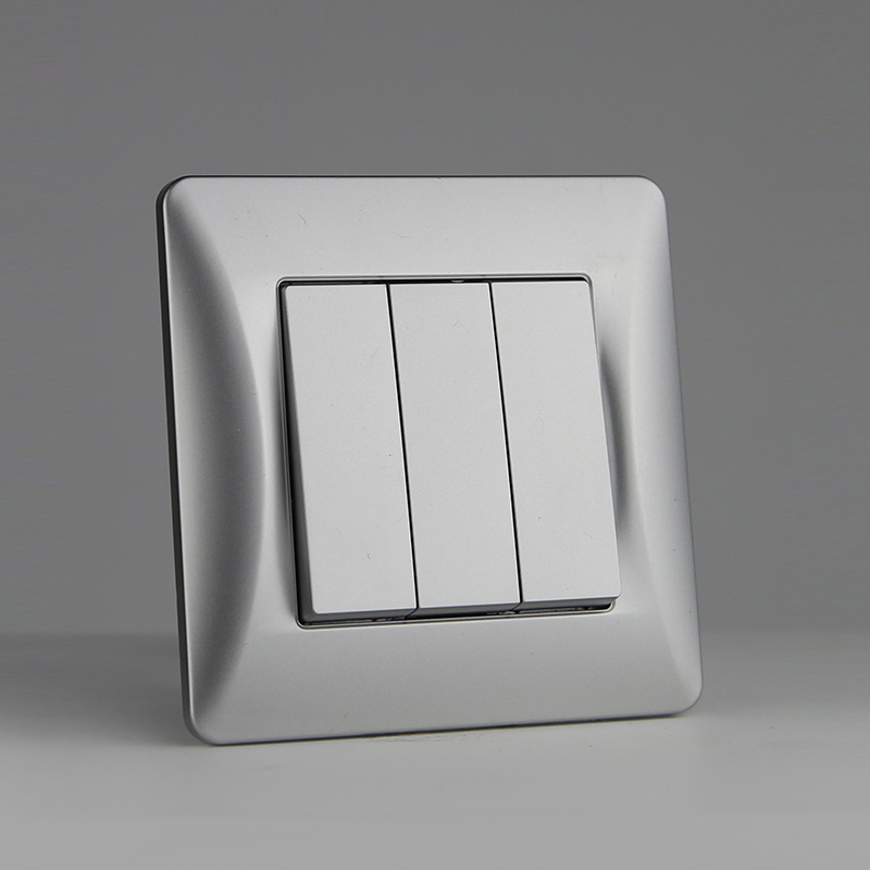 Выключатель трехклавишный, 10А, 220-250V (серебристый) 0